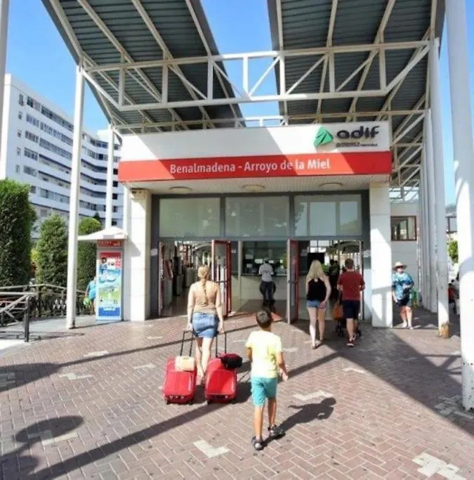 アパート New Loft Centro Arroyo De La Miel 1-2 Pax Wi-Fi 3 Planta -No Ascensor-アパートメント