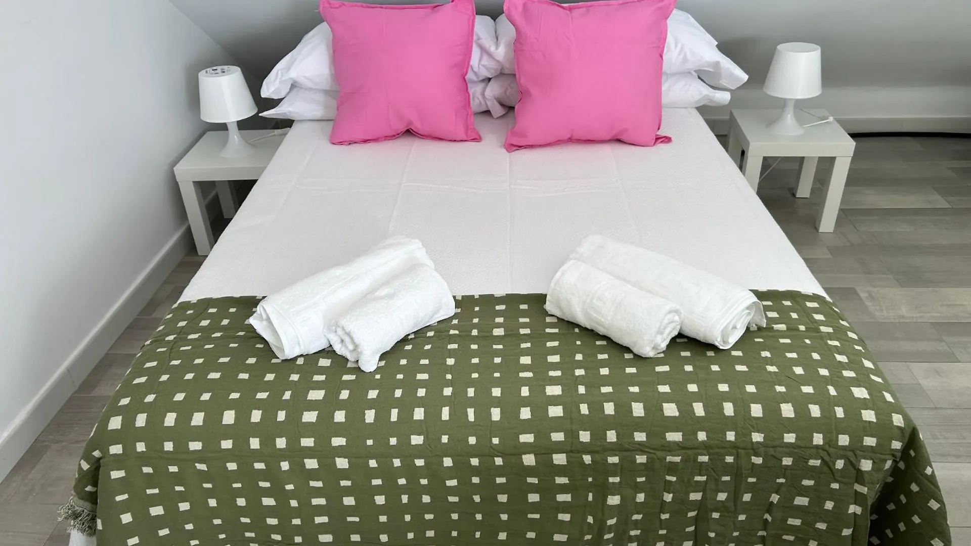 アパート New Loft Centro Arroyo De La Miel 1-2 Pax Wi-Fi 3 Planta -No Ascensor-アパートメント
